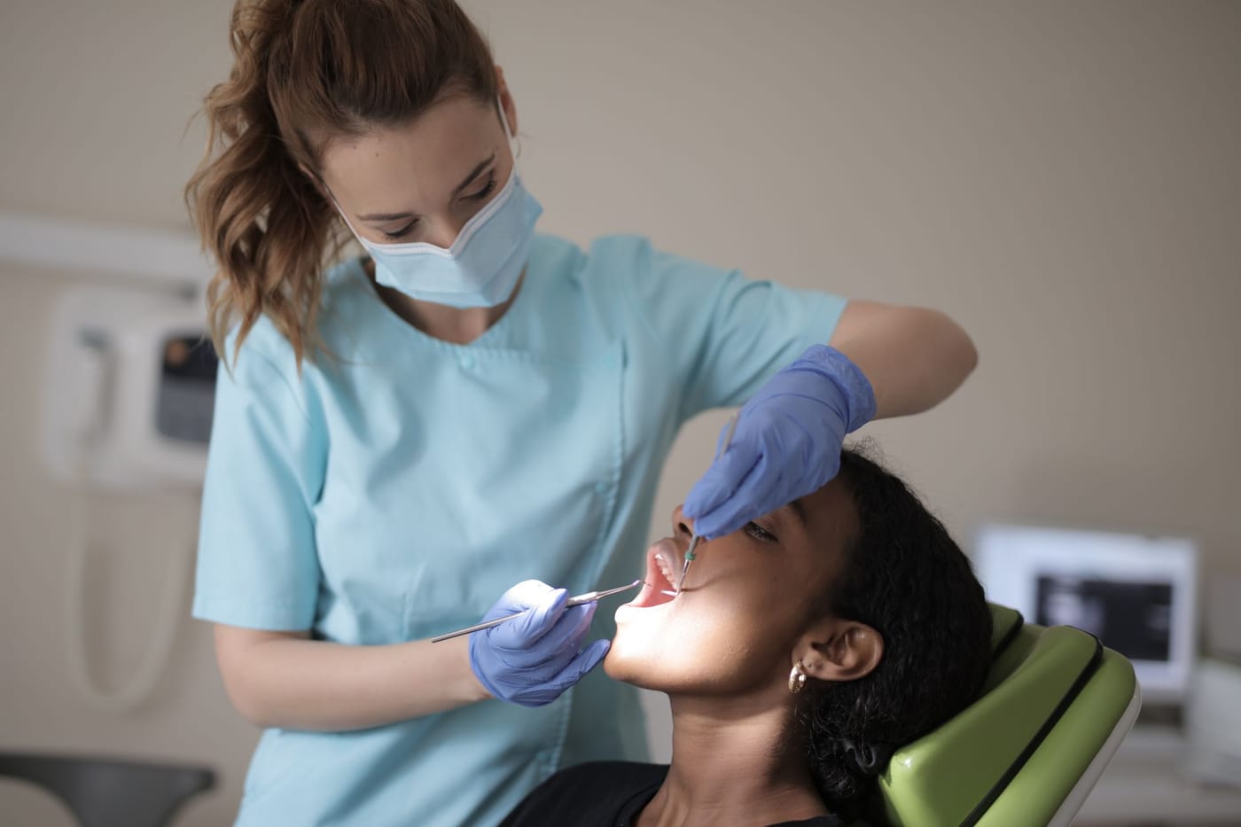 Apparecchio trasparente — medico dentista