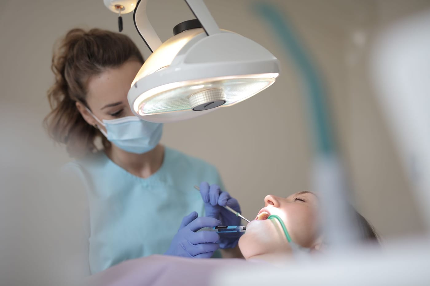 Rimozione carie — medico dentista