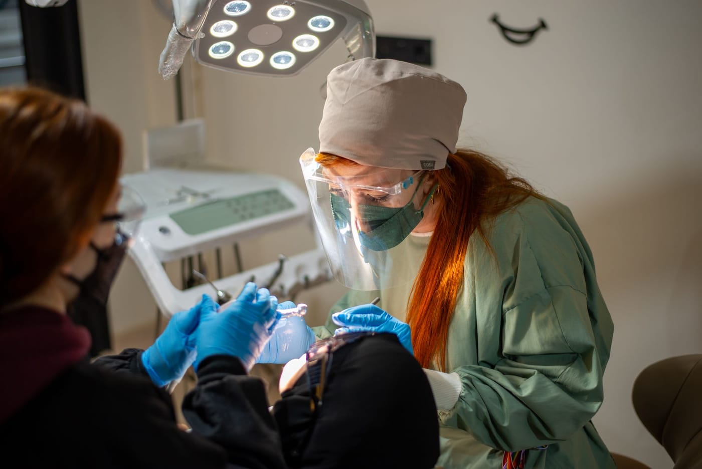 Rimozione carie — medico dentista